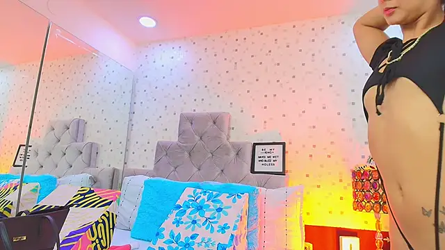 JulietaReyess online show from 09/19/25, 11:55