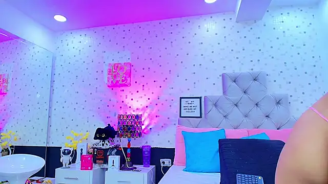 JulietaReyess online show from 02/03/26, 11:59