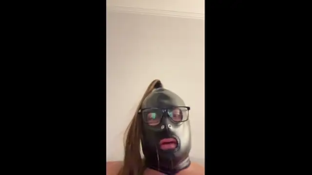 Snapshot of boycroo1 chatting on 10/25/25, 08:14 boycroo1 online show from 10/25/25, 08:14