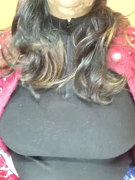 Snapshot of CUTE_SOPHIA- chatting on 12/19/24, 09:28 CUTE SOPHIA- online show from 12/19/24, 09:28