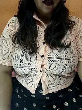 Snapshot of CUTE_SOPHIA- chatting on 12/20/24, 06:45 CUTE SOPHIA- online show from 12/20/24, 06:45