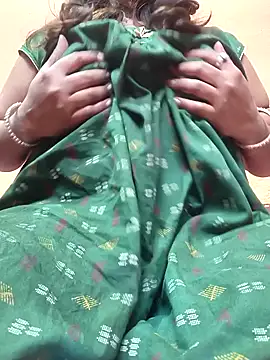 Snapshot of CUTE_SOPHIA- chatting on 12/22/24, 11:33 CUTE SOPHIA- online show from 12/22/24, 11:33