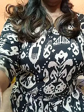 Snapshot of CUTE_SOPHIA- chatting on 01/24/25, 04:48 CUTE SOPHIA- online show from 01/24/25, 04:48