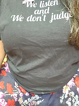 Snapshot of CUTE_SOPHIA- chatting on 10/11/25, 08:40 CUTE SOPHIA- online show from 10/11/25, 08:40