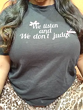 Snapshot of CUTE_SOPHIA- chatting on 10/22/25, 12:22 CUTE SOPHIA- online show from 10/22/25, 12:22