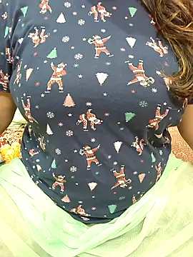 Snapshot of CUTE_SOPHIA- chatting on 10/24/25, 11:56 CUTE SOPHIA- online show from 10/24/25, 11:56