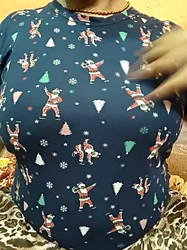 Snapshot of CUTE_SOPHIA- chatting on 10/31/25, 01:17 CUTE SOPHIA- online show from 10/31/25, 01:17