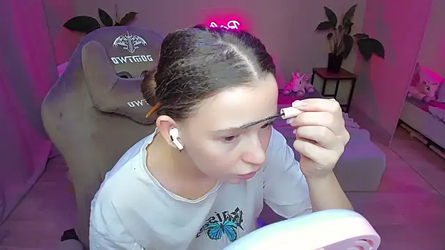 Snapshot of HelloRoxy chatting on 12/11/24, 06:09 HelloRoxy online show from 12/11/24, 06:09