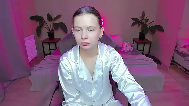 Snapshot of HelloRoxy chatting on 12/22/24, 06:26 HelloRoxy online show from 12/22/24, 06:26