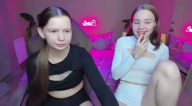 Snapshot of HelloRoxy chatting on 01/09/25, 04:30 HelloRoxy online show from 01/09/25, 04:30