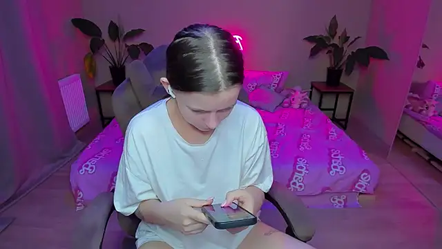 Snapshot of HelloRoxy chatting on 01/11/25, 11:35 HelloRoxy online show from 01/11/25, 11:35