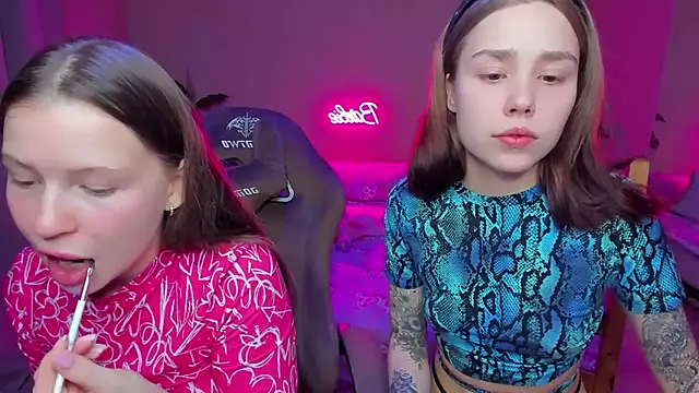 Snapshot of HelloRoxy chatting on 01/12/25, 07:42 HelloRoxy online show from 01/12/25, 07:42