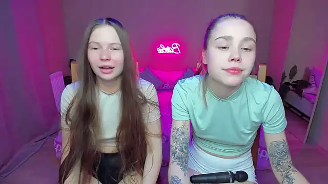 Snapshot of HelloRoxy chatting on 01/17/25, 05:30 HelloRoxy online show from 01/17/25, 05:30