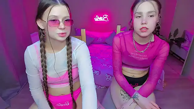 Snapshot of HelloRoxy chatting on 01/17/25, 09:06 HelloRoxy online show from 01/17/25, 09:06