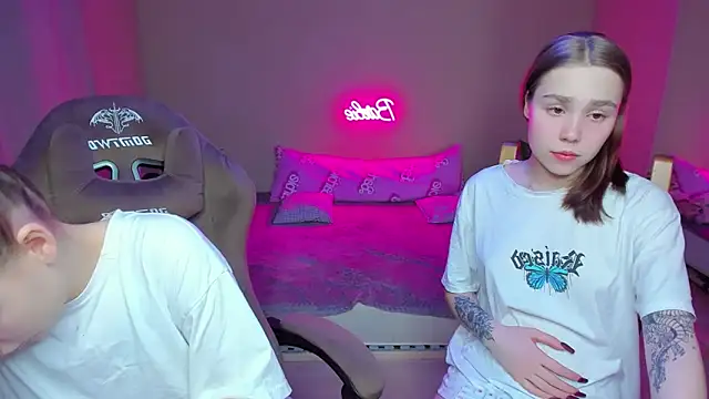 Snapshot of HelloRoxy chatting on 01/30/25, 11:02 HelloRoxy online show from 01/30/25, 11:02