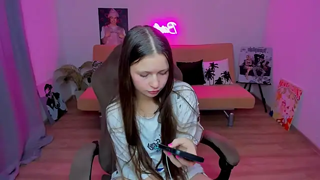 Snapshot of HelloRoxy chatting on 10/26/25, 06:14 HelloRoxy online show from 10/26/25, 06:14