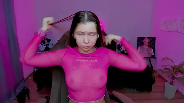 Snapshot of HelloRoxy chatting on 11/20/25, 10:42 HelloRoxy online show from 11/20/25, 10:42