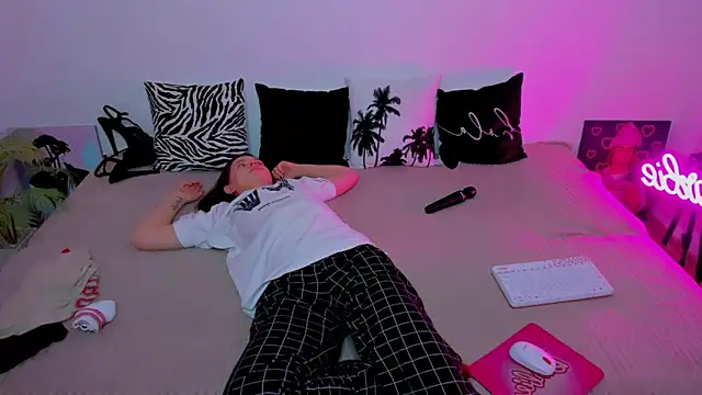 Snapshot of HelloRoxy chatting on 11/29/25, 07:06 HelloRoxy online show from 11/29/25, 07:06