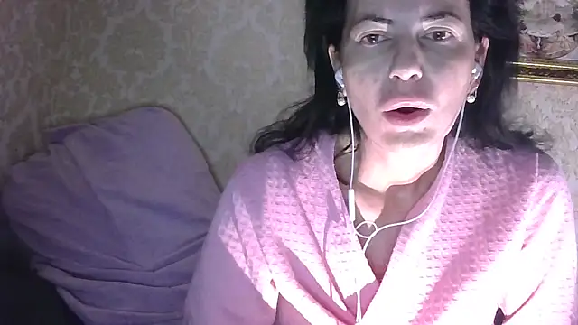 Snapshot of StunnigArt chatting on 06/06/26, 01:11 StunnigArt online show from 06/06/26, 01:11