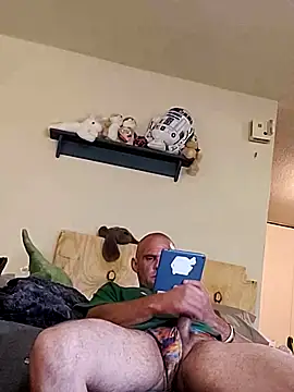 Snapshot of littleChop33 chatting on 10/05/25, 12:42 littleChop33 online show from 10/05/25, 12:42