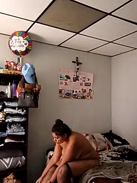 Snapshot of stefanie010 chatting on 10/28/25, 06:32 stefanie010 online show from 10/28/25, 06:32