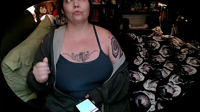 Snapshot of LeluLuvsYou chatting on 02/03/25, 02:36 LeluLuvsYou online show from 02/03/25, 02:36