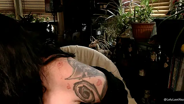 Snapshot of LeluLuvsYou chatting on 09/11/25, 12:16 LeluLuvsYou online show from 09/11/25, 12:16