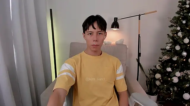 Snapshot of kim_lian21 chatting on 12/17/25, 05:30 kim lian21 online show from 12/17/25, 05:30