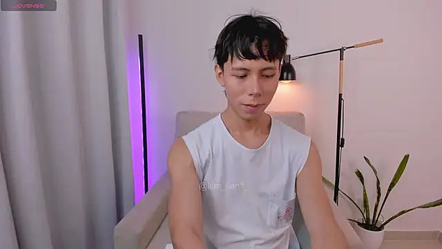 Snapshot of kim_lian21 chatting on 01/17/26, 11:37 kim lian21 online show from 01/17/26, 11:37