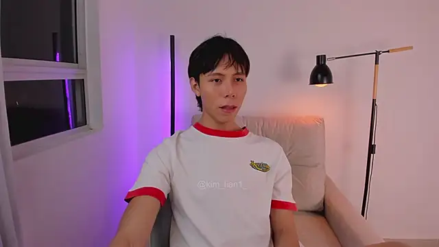 Snapshot of kim_lian21 chatting on 02/18/26, 10:33 kim lian21 online show from 02/18/26, 10:33