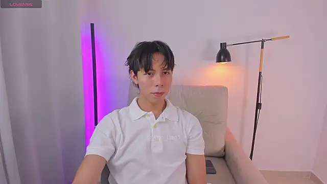 Snapshot of kim_lian21 chatting on 03/11/26, 10:21 kim lian21 online show from 03/11/26, 10:21