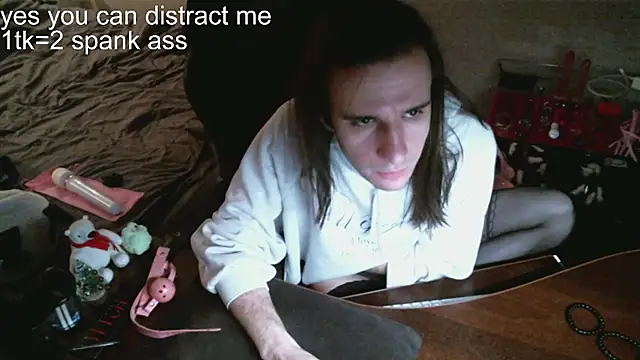 Snapshot of izilizi_23 chatting on 12/08/24, 03:45 izilizi 23 online show from 12/08/24, 03:45