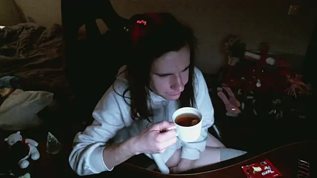 Snapshot of izilizi_23 chatting on 12/13/24, 06:27 izilizi 23 online show from 12/13/24, 06:27