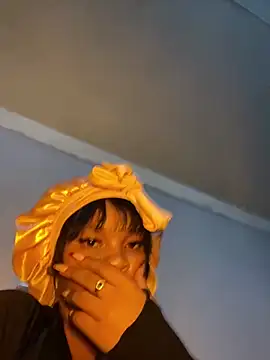 YellowHoneyDip online show from 02/28/25, 02:42