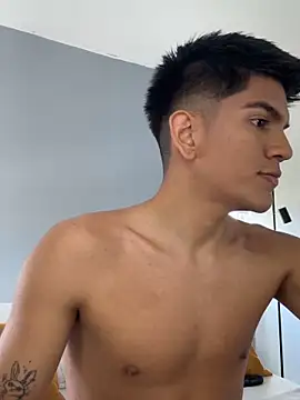 santiago 01 online show from 11/30/25, 04:00