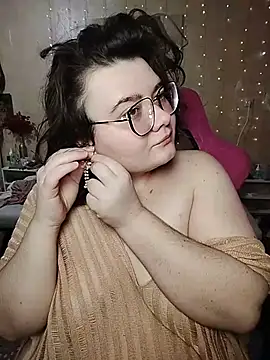 Snapshot of DenisHailey chatting on 04/08/26, 06:08 DenisHailey online show from 04/08/26, 06:08