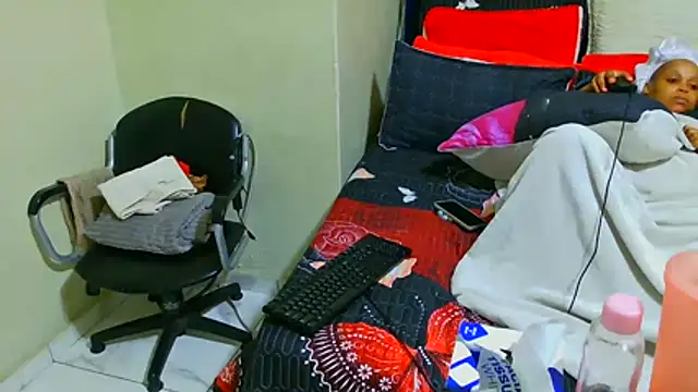 THESHORTQUEEN online show from 12/22/25, 11:13