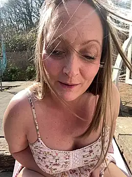 Snapshot of HoneyBluex chatting on 03/05/26, 12:34 HoneyBluex online show from 03/05/26, 12:34