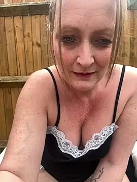 Snapshot of HoneyBluex chatting on 03/23/26, 09:35 HoneyBluex online show from 03/23/26, 09:35