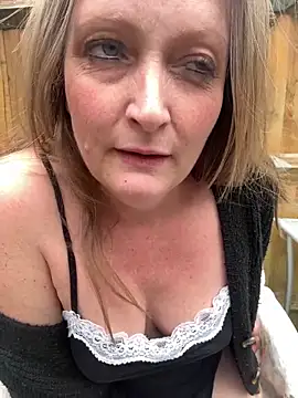 Snapshot of HoneyBluex chatting on 03/24/26, 10:09 HoneyBluex online show from 03/24/26, 10:09