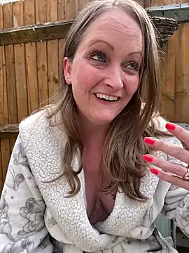 Snapshot of HoneyBluex chatting on 04/16/26, 10:49 HoneyBluex online show from 04/16/26, 10:49