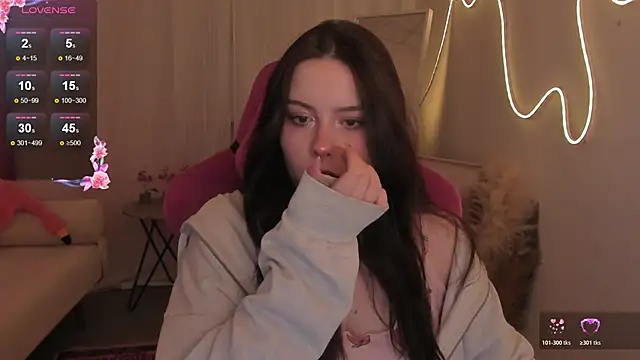 Snapshot of CoralineKeyns chatting on 03/11/26, 05:13 CoralineKeyns online show from 03/11/26, 05:13