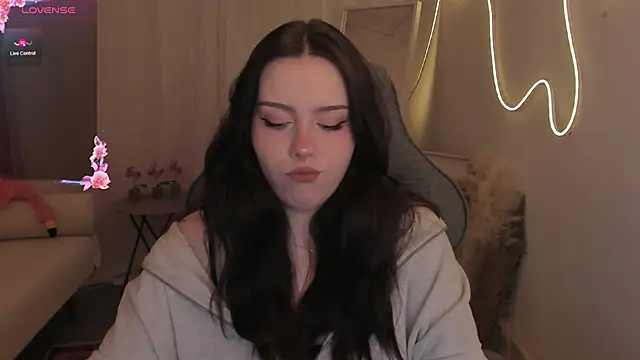 Snapshot of CoralineKeyns chatting on 03/12/26, 05:46 CoralineKeyns online show from 03/12/26, 05:46