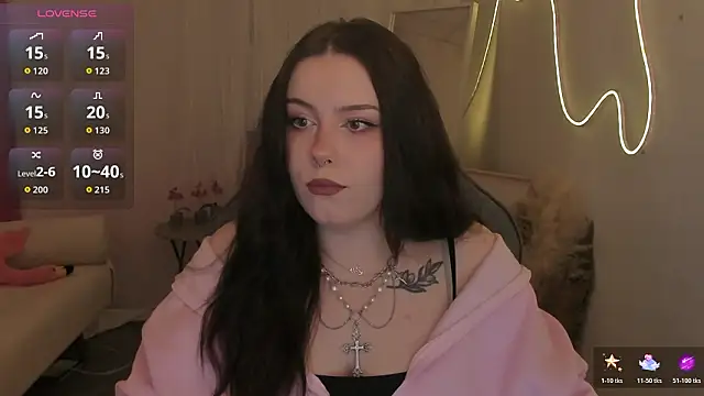 Snapshot of CoralineKeyns chatting on 03/17/26, 05:11 CoralineKeyns online show from 03/17/26, 05:11