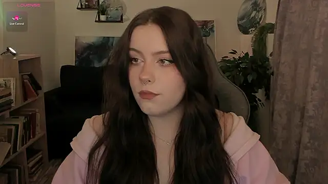 Snapshot of CoralineKeyns chatting on 03/21/26, 08:19 CoralineKeyns online show from 03/21/26, 08:19