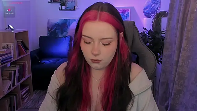 Snapshot of CoralineKeyns chatting on 03/25/26, 05:02 CoralineKeyns online show from 03/25/26, 05:02