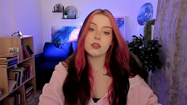 Snapshot of CoralineKeyns chatting on 04/15/26, 05:14 CoralineKeyns online show from 04/15/26, 05:14