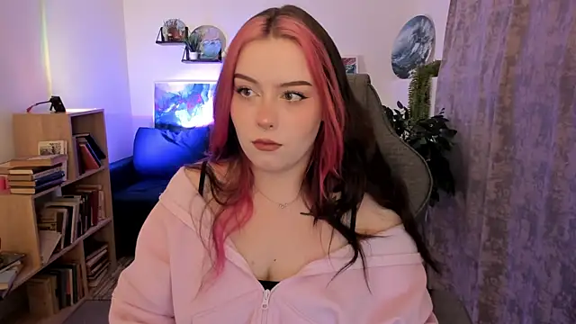 Snapshot of CoralineKeyns chatting on 04/18/26, 04:05 CoralineKeyns online show from 04/18/26, 04:05