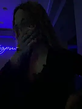 Snapshot of Lunalikaiya chatting on 11/16/25, 04:23 Lunalikaiya online show from 11/16/25, 04:23