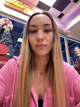 Snapshot of Lunalikaiya chatting on 11/19/25, 02:39 Lunalikaiya online show from 11/19/25, 02:39